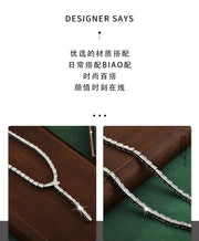 The snake-shaped necklace is a light luxury collarbone chain that is fashionable, versatile and exudes a high-end snake charm