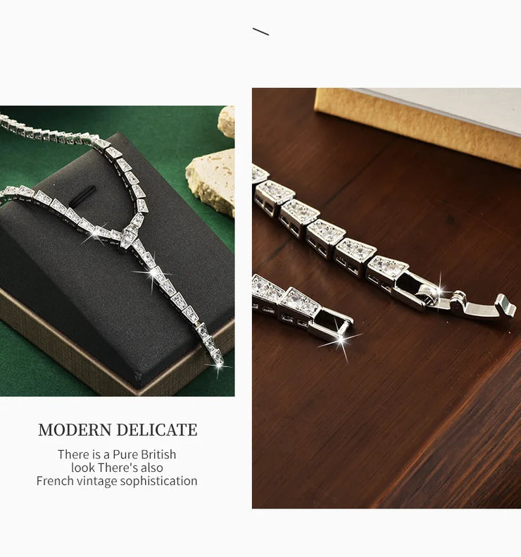 The snake-shaped necklace is a light luxury collarbone chain that is fashionable, versatile and exudes a high-end snake charm