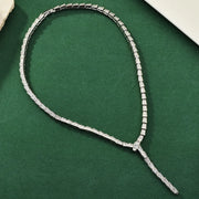 The snake-shaped necklace is a light luxury collarbone chain that is fashionable, versatile and exudes a high-end snake charm