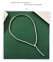 The snake-shaped necklace is a light luxury collarbone chain that is fashionable, versatile and exudes a high-end snake charm
