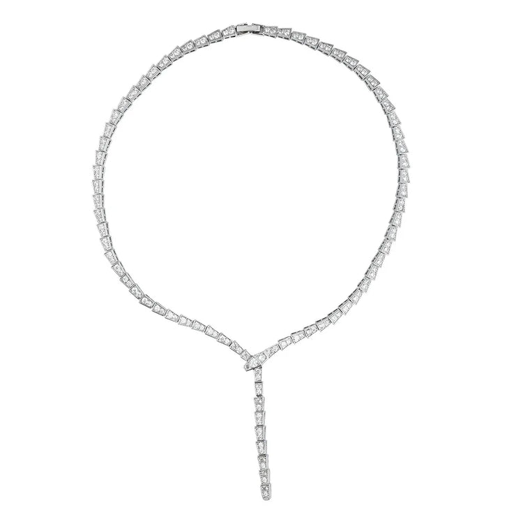 The snake-shaped necklace is a light luxury collarbone chain that is fashionable, versatile and exudes a high-end snake charm