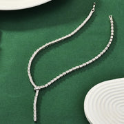 The snake-shaped necklace is a light luxury collarbone chain that is fashionable, versatile and exudes a high-end snake charm